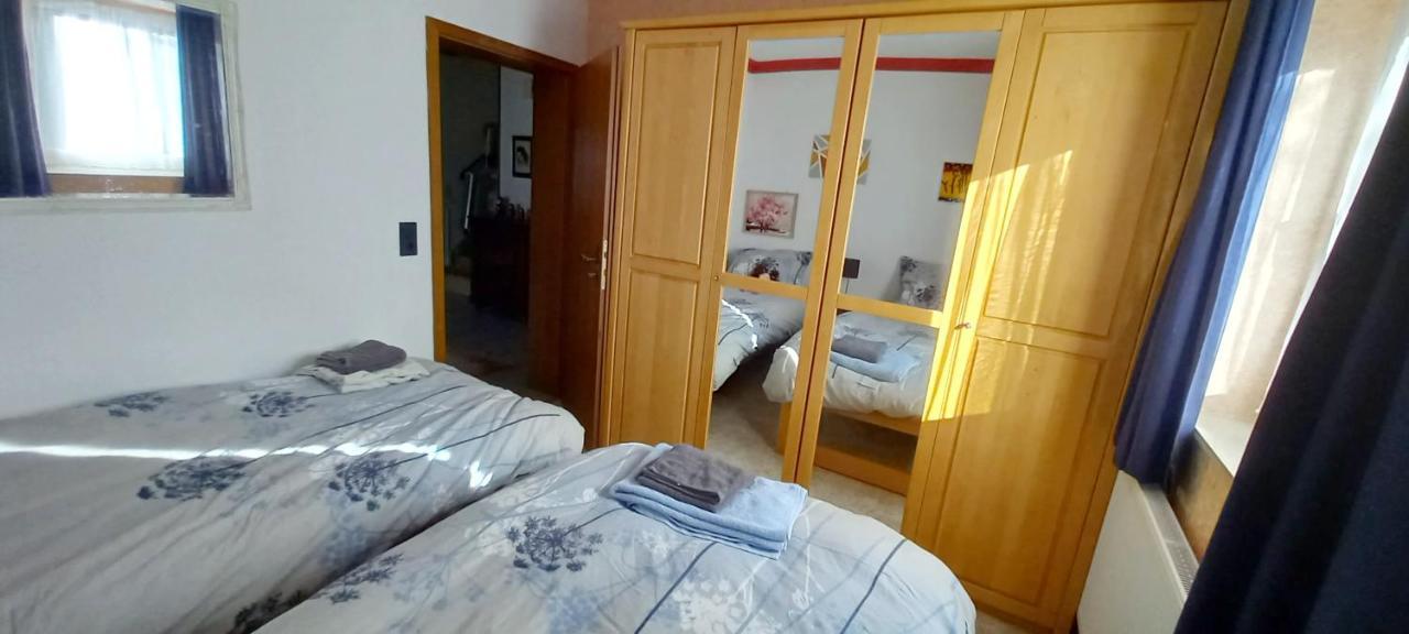 A Large Fully Furnished Private Apartment Линц ам Рейн Екстериор снимка