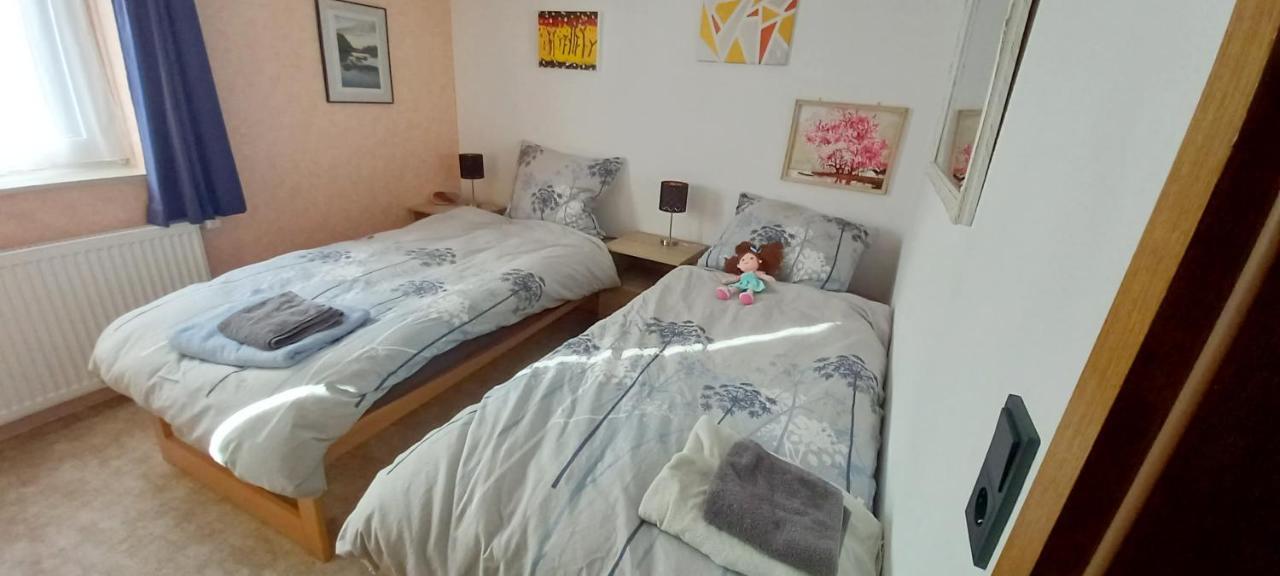 A Large Fully Furnished Private Apartment Линц ам Рейн Екстериор снимка